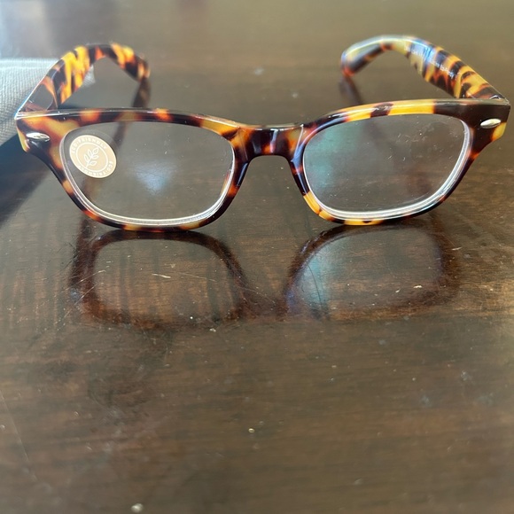 Peepers tortoise blue light readers 1.50 strength
New , no scratches worn once - Picture 2 of 4